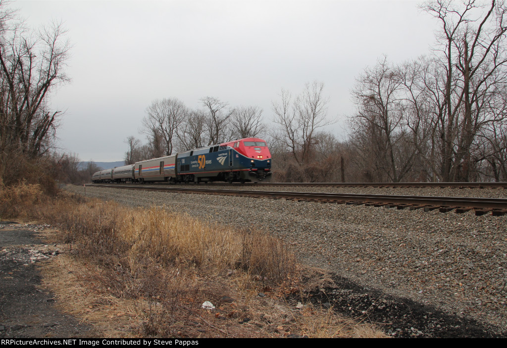 Amtrak train 42 heads East with 108 leadiing